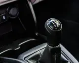 Mistrz zmiany biegów: Obroty, prędkość i 7 błędów, które niszczą auto