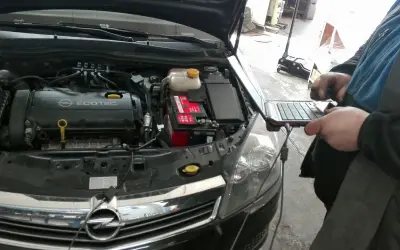Kasowanie błędów w aucie: Cena, ryzyko, DIY czy mechanik?