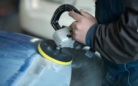 Szlifowanie lakieru: Jak dobrać papier ścierny P60-P3000? Poradnik