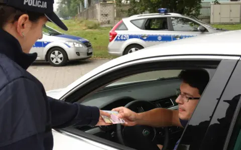 Sprzedaż auta z miękkim dowodem: Legalne? Ryzyka i porady