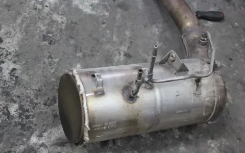 DPF: Co to jest, objawy i jak dbać? Uniknij kosztów!