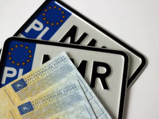 Rejestracja auta w Polsce: Poznaj pełne koszty i uniknij kar!