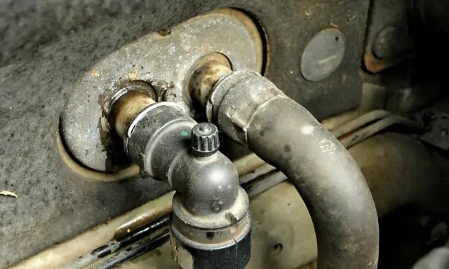 Tajemniczy ubytek płynu? Zdiagnozuj nieszczelną chłodnicę EGR!