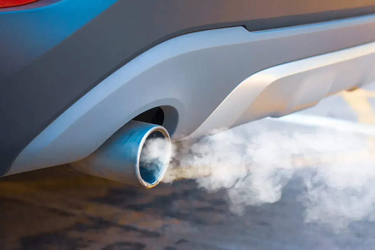 Kolory dymu z rury wydechowej diesel