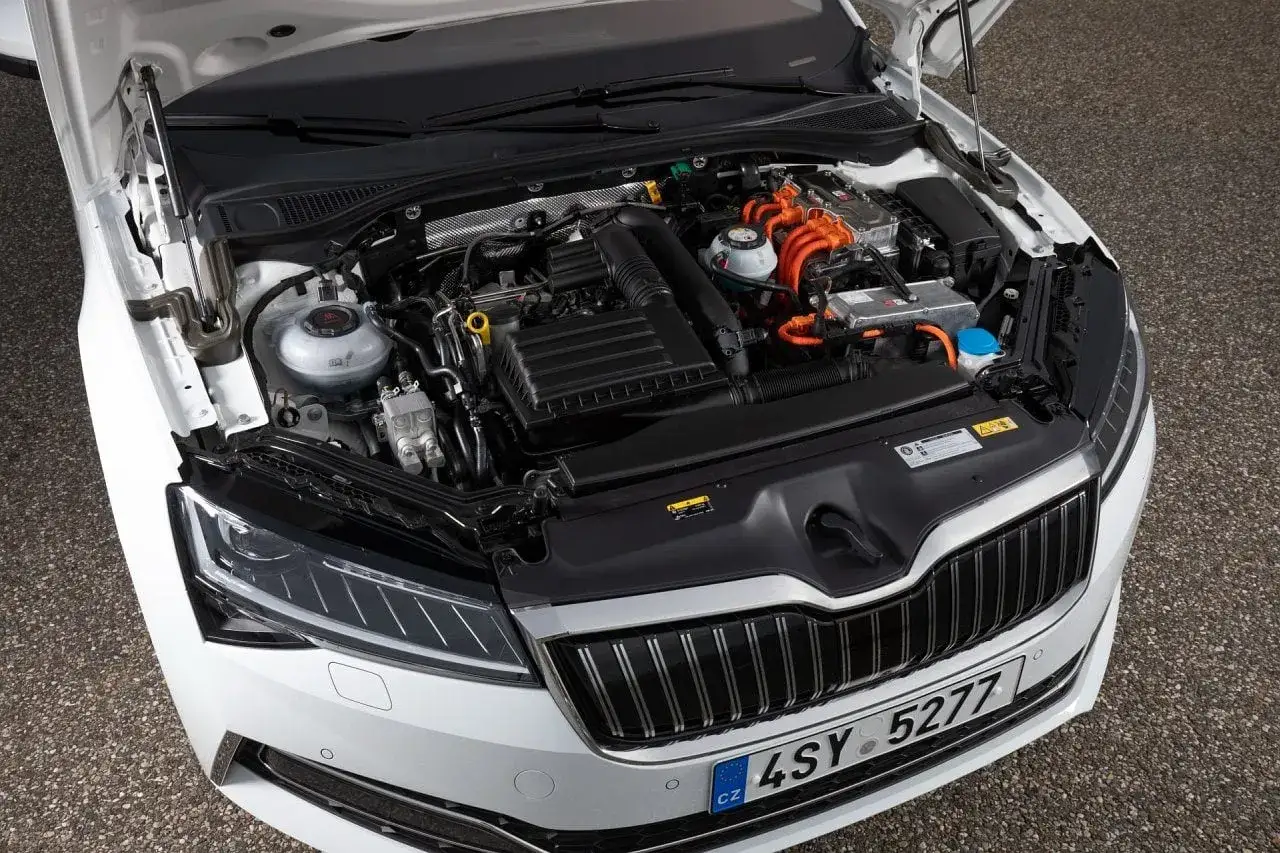 Skoda Superb generacje silniki por&oacute;wnanie
